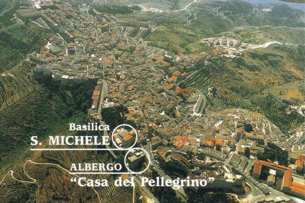 Albergo Casa Del Pellegrino Monte SantʼAngelo Zewnętrze zdjęcie
